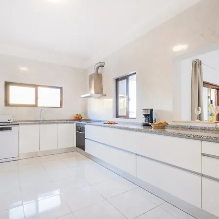 Villa Perola - Conforto E Lazer Com Piscina Aquecível E Bbq Em Albufeira